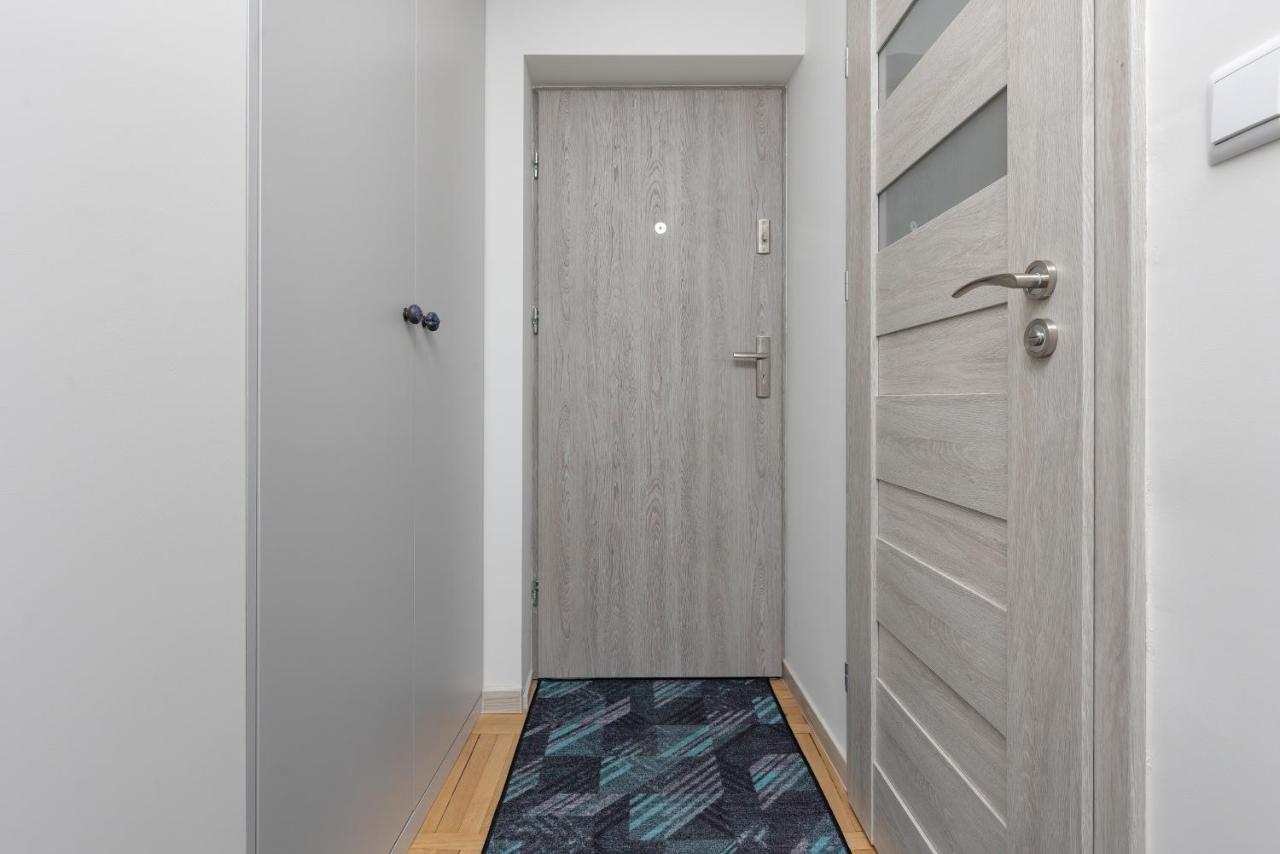Cozy And Comfortable Wola Apartment By Noclegi Renters Варшава Экстерьер фото